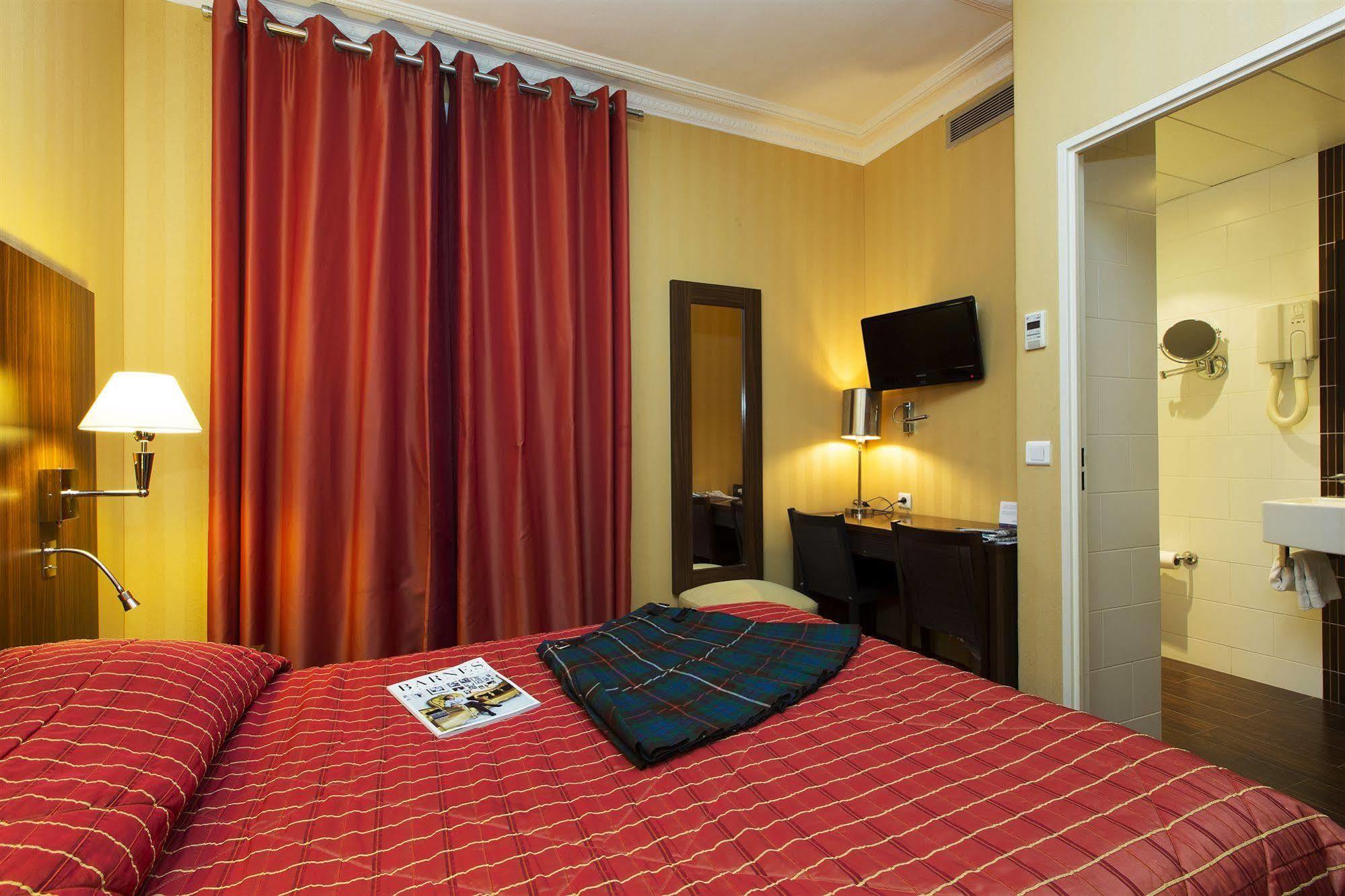 Hotel Brittany Париж Стая снимка